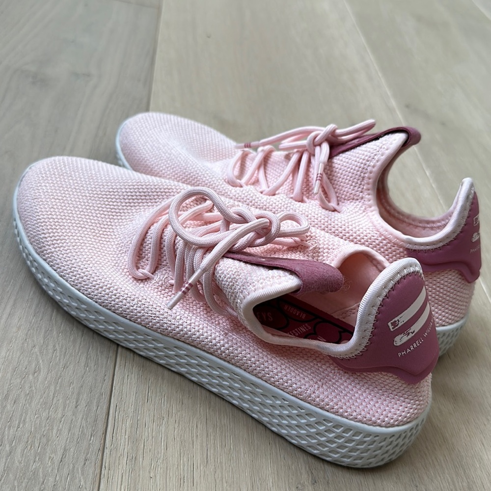 Adidas Pharrell Williams. Size 6.5